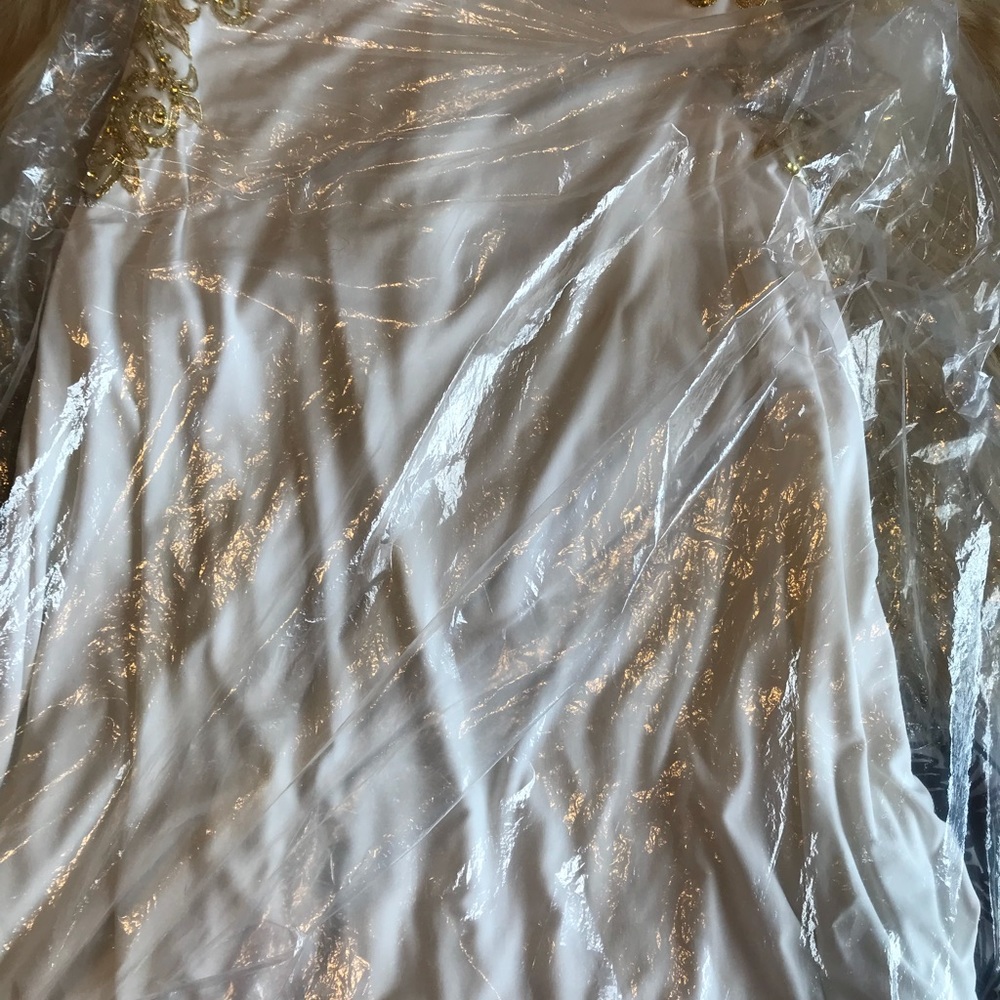Wedding/Prom/Pageant Gown - Picture 3 of 8